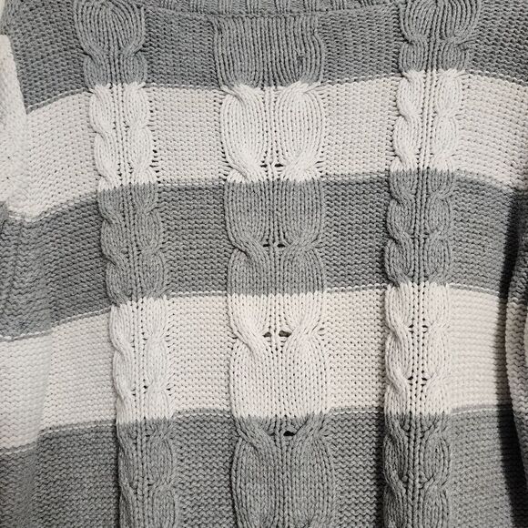 Old Navy Cable Knit Sweater - Picture 2 of 11